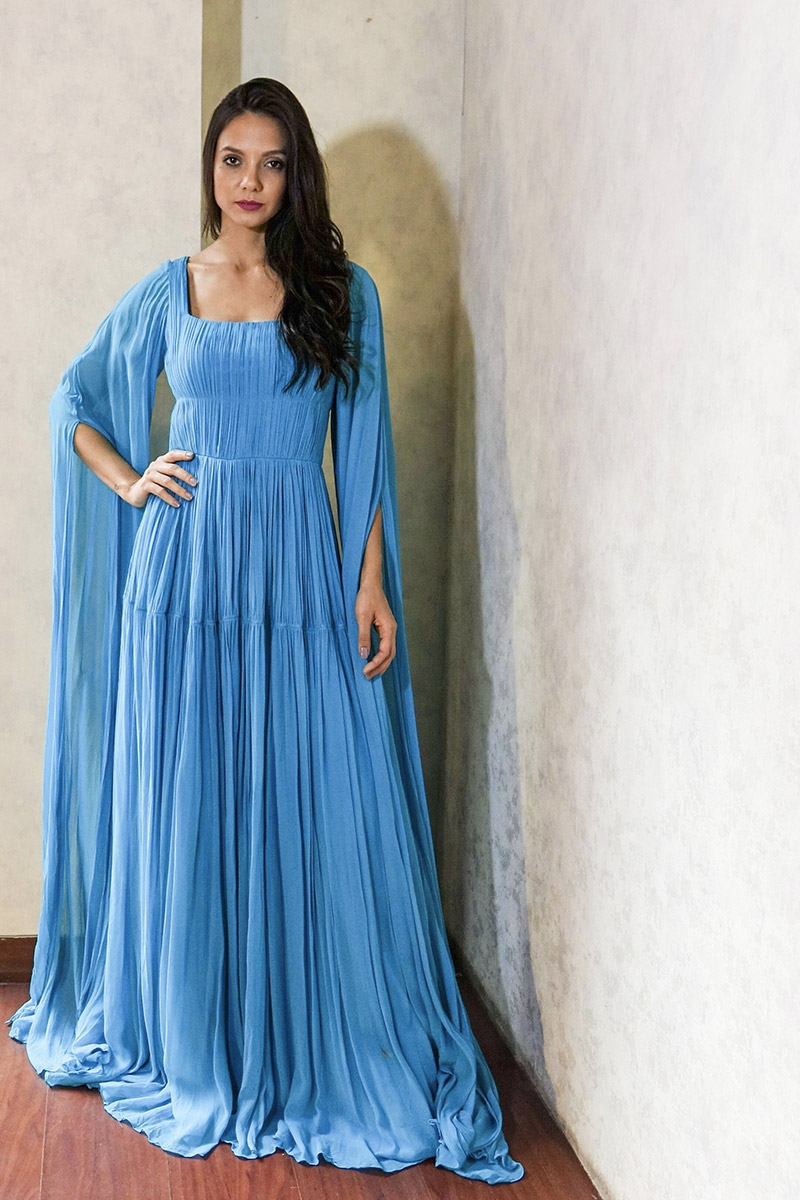 flared-sleeves-gathered-gown-big